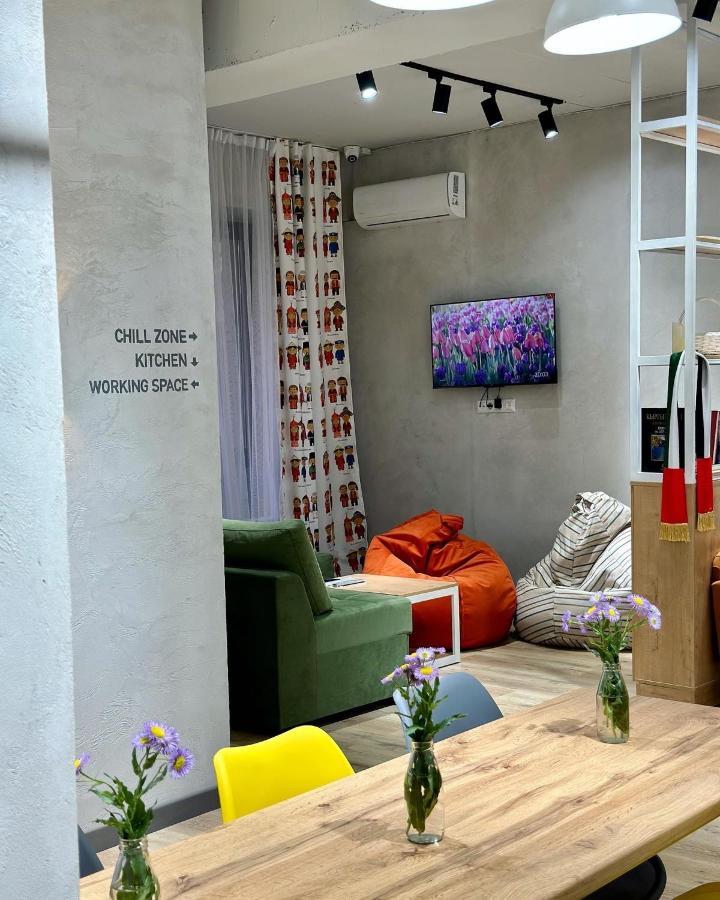 Izzzi Hostel Бишкек Екстериор снимка