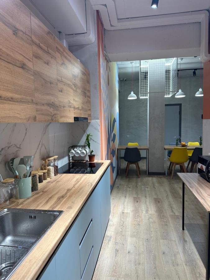 Izzzi Hostel Бишкек Екстериор снимка