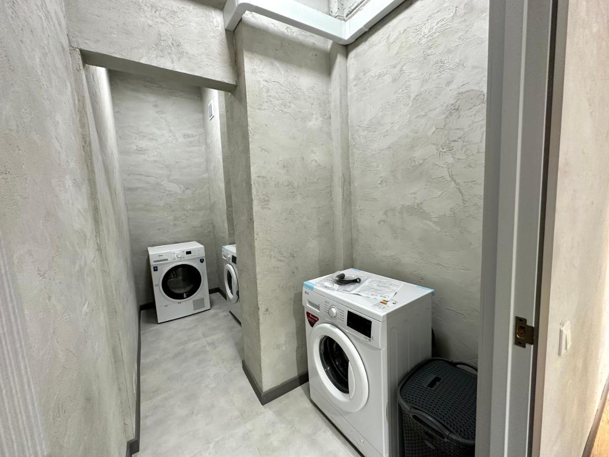 Izzzi Hostel Бишкек Екстериор снимка
