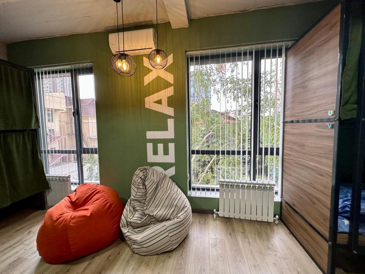 Izzzi Hostel Бишкек Екстериор снимка