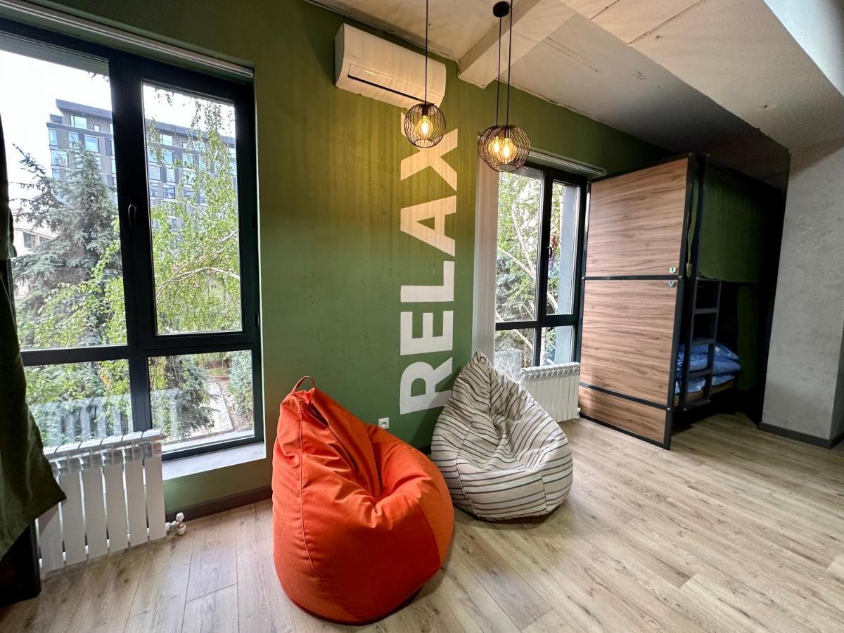 Izzzi Hostel Бишкек Екстериор снимка