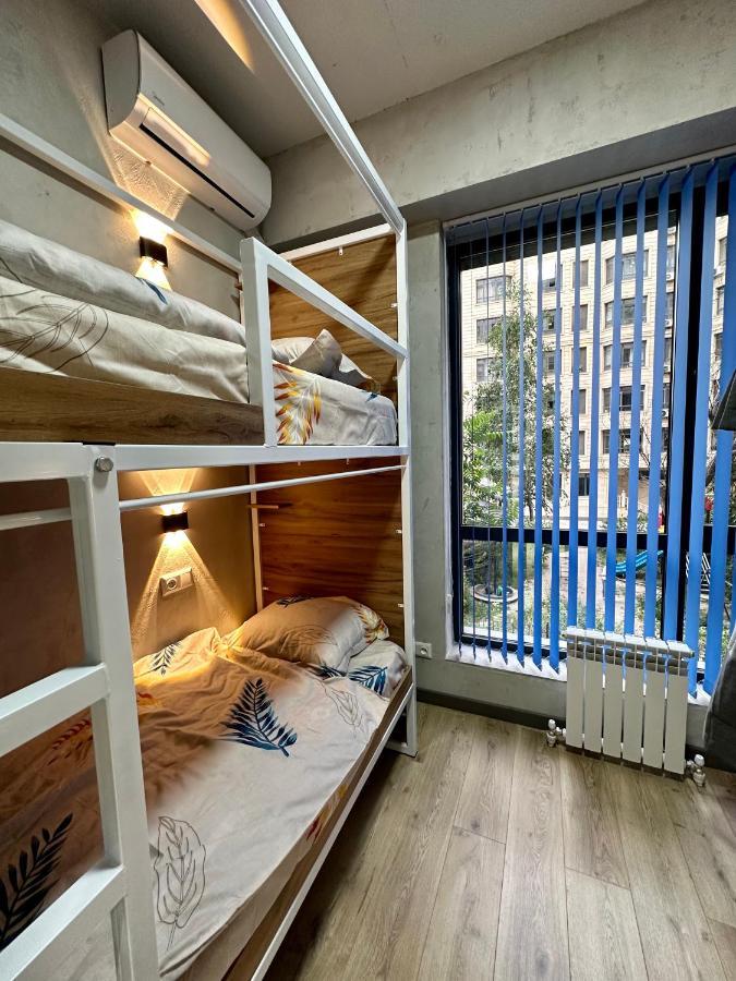 Izzzi Hostel Бишкек Екстериор снимка
