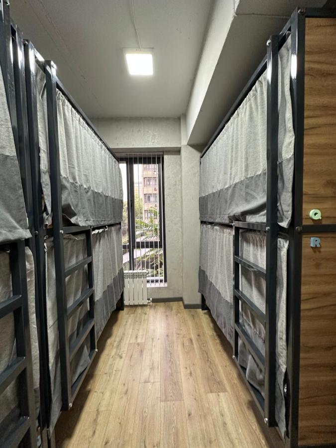Izzzi Hostel Бишкек Екстериор снимка