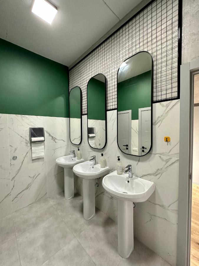 Izzzi Hostel Бишкек Екстериор снимка