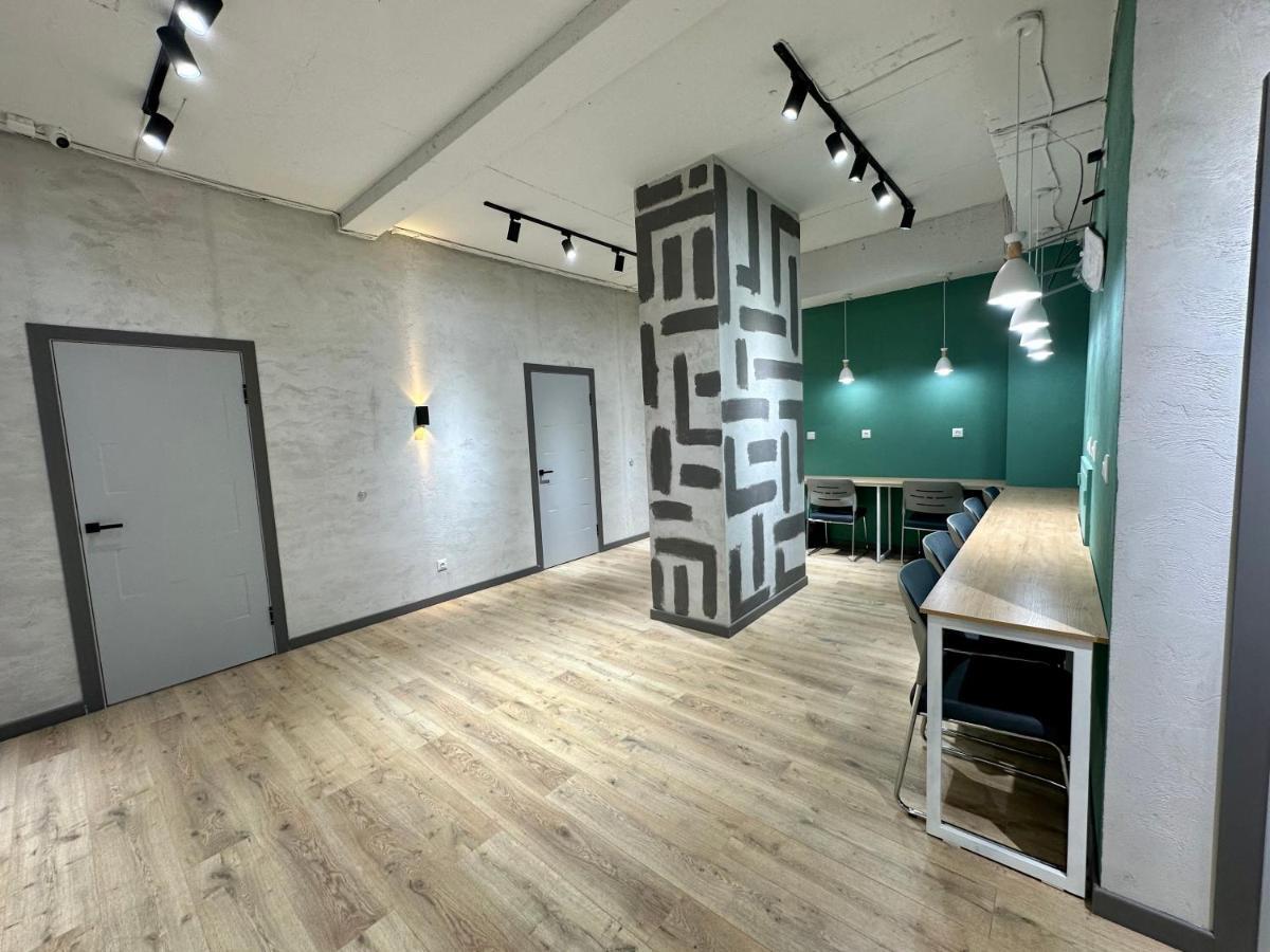Izzzi Hostel Бишкек Екстериор снимка